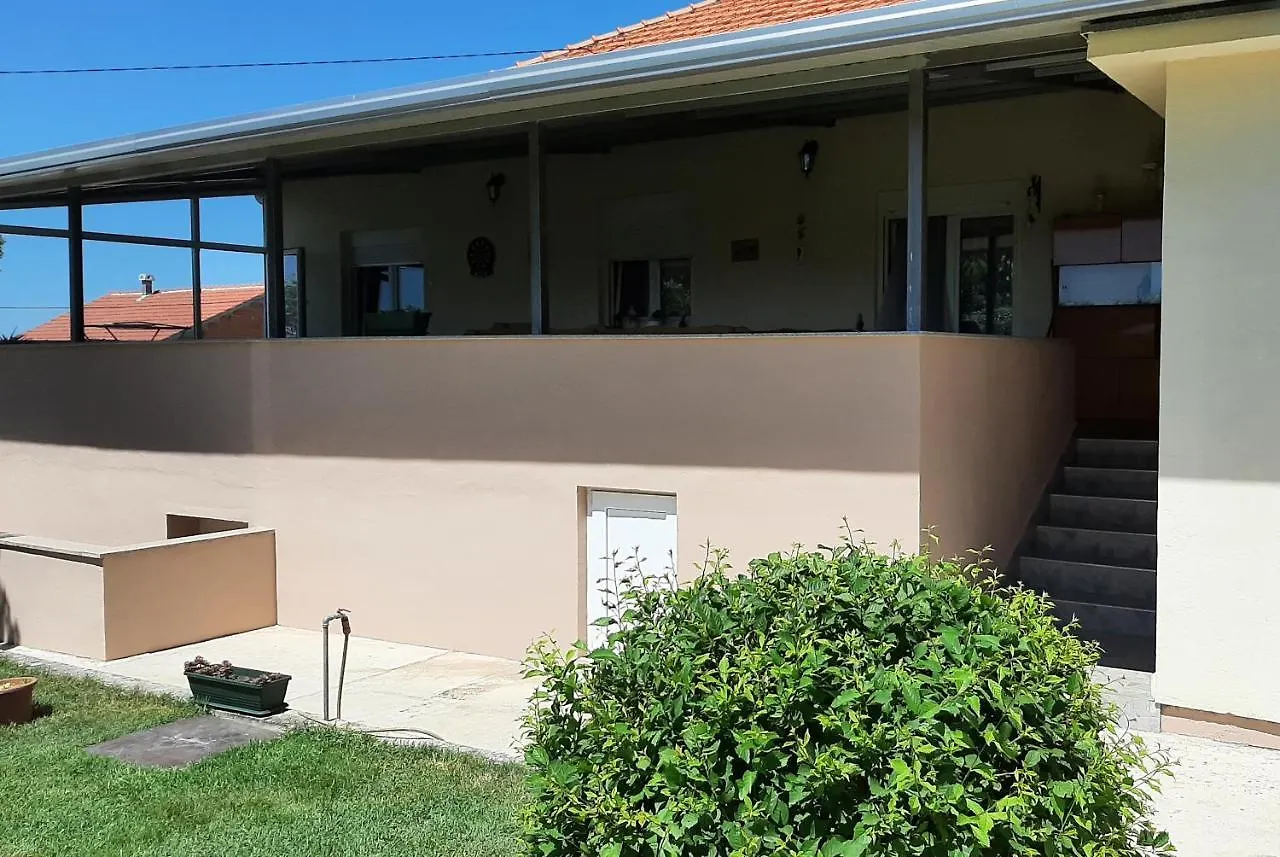 Apartment Tina Brisevo 0*,  Croatia